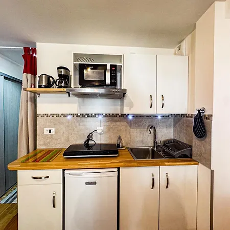 4810 Centre Apartment *
